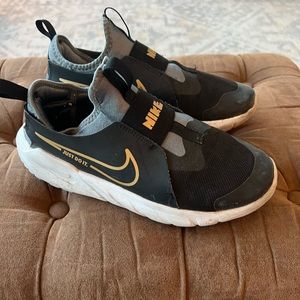 Nike boys slip on shoes